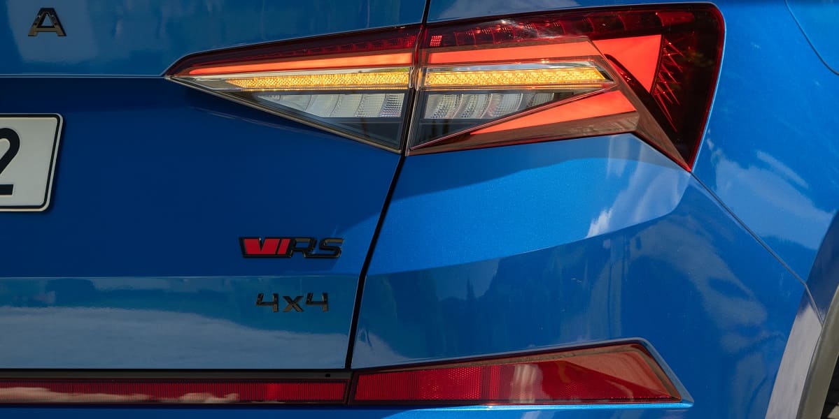 skoda-kodiaq-rs-2021-aussen-schriftzug