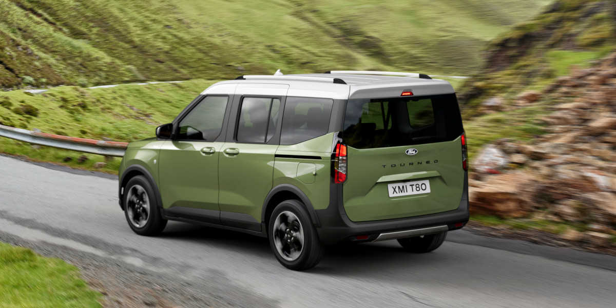 Ford E-Tourneo Courier 